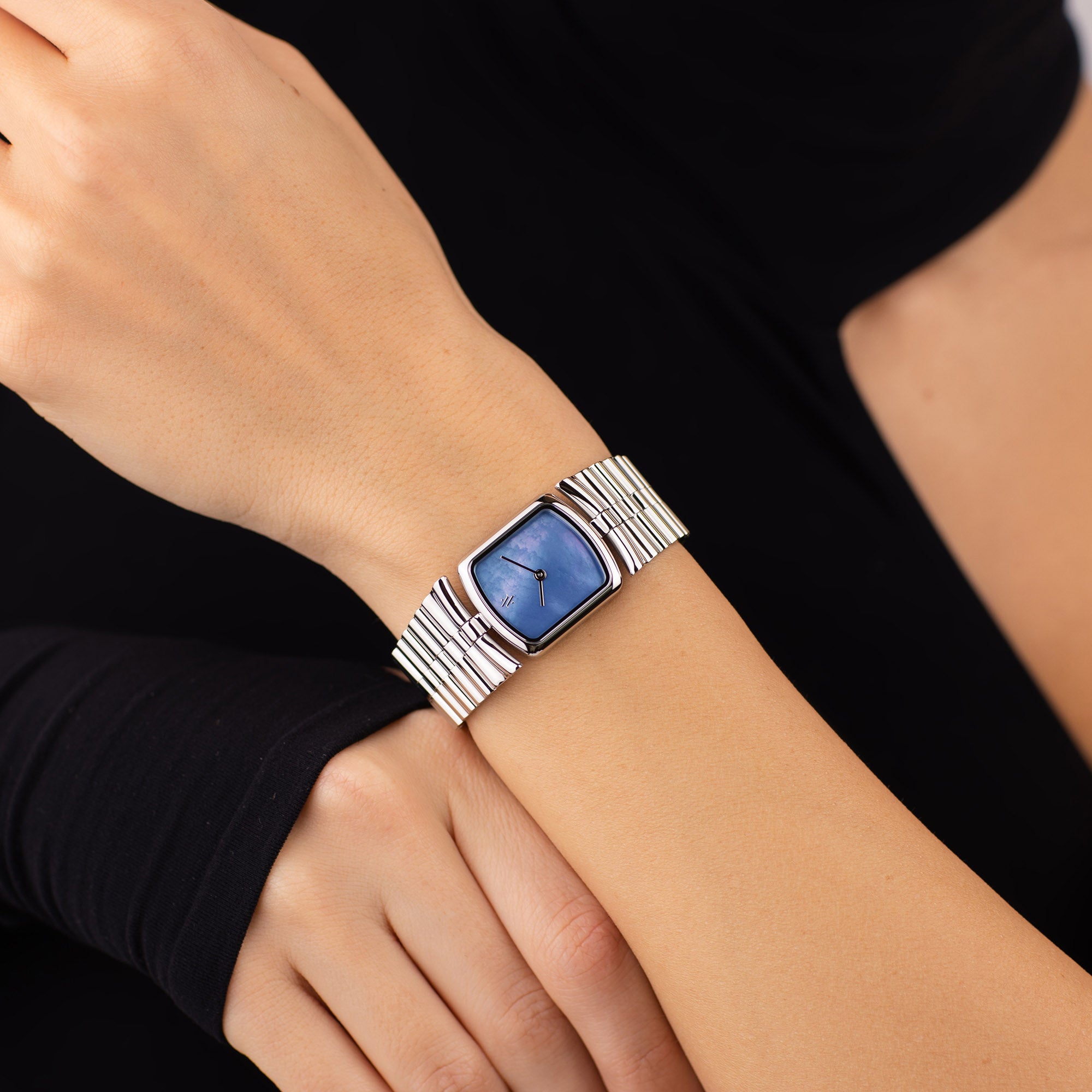 Blue discount pearl watch